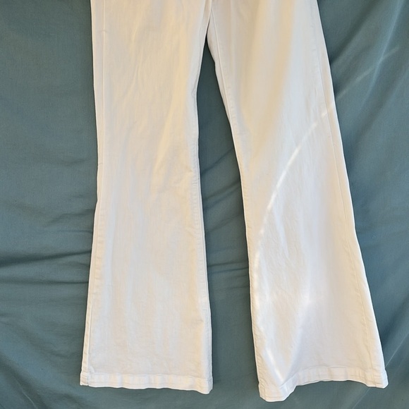 EUC PAIGE Women's Genevieve High Rise Flare Jeans Sz 31" White 70s Lainey Vibes - Picture 8 of 8